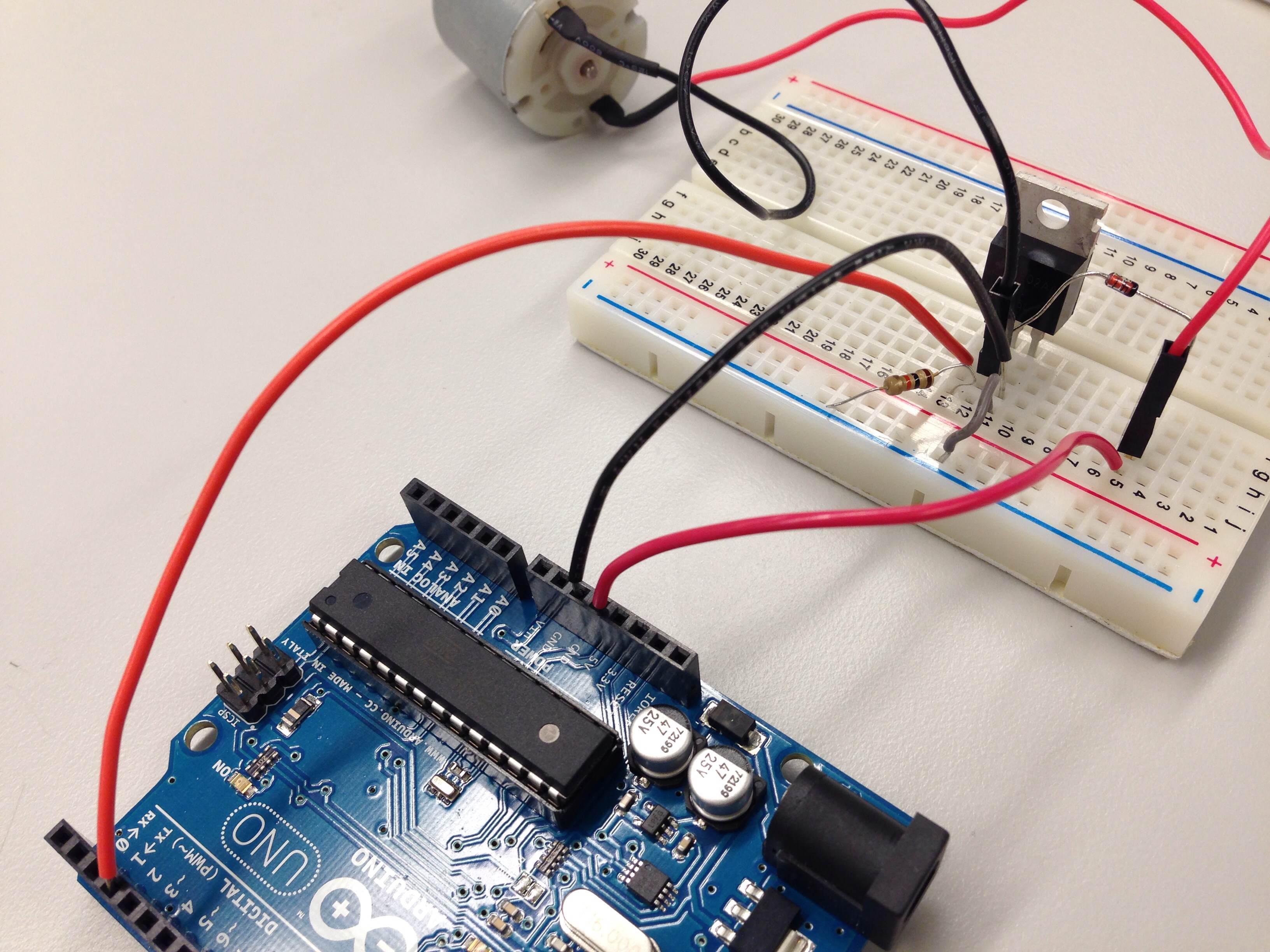 Ардуино 5 вольт. DC Motor Arduino. Дэвид Меллис ардуино. Ardino ile DC motorkontrol. Емкостной сенсор ардуино.